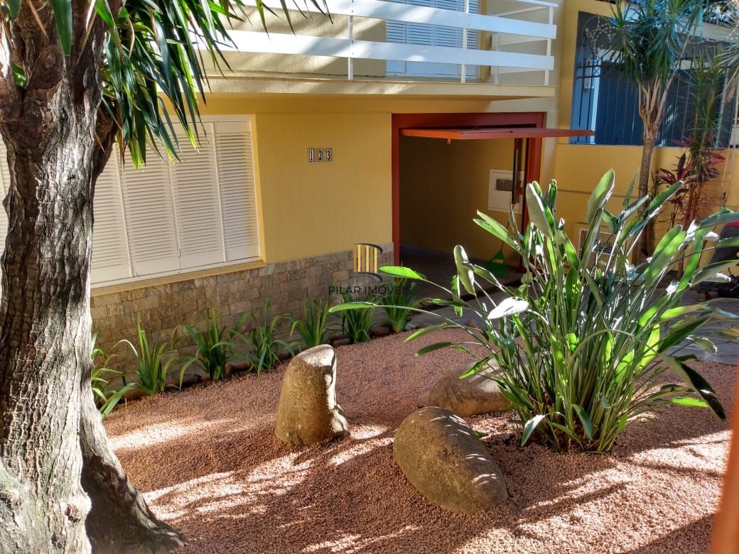 Casa ampla com pátio no Bairro Cristal, com 4 quartos