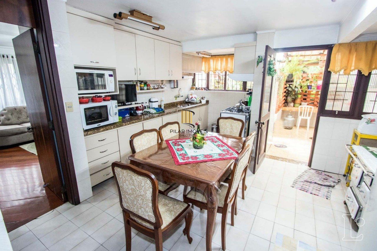 Casa para Venda - 485m², 4 dormitórios, sendo 1 suites, 3 vagas - Cristal
