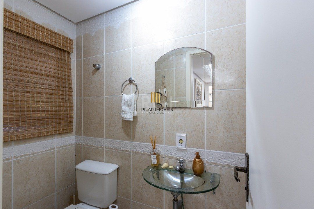 Casa Condominio para Venda - 300m², 4 dormitórios, sendo 2 suites, 2 vagas - Ipanema