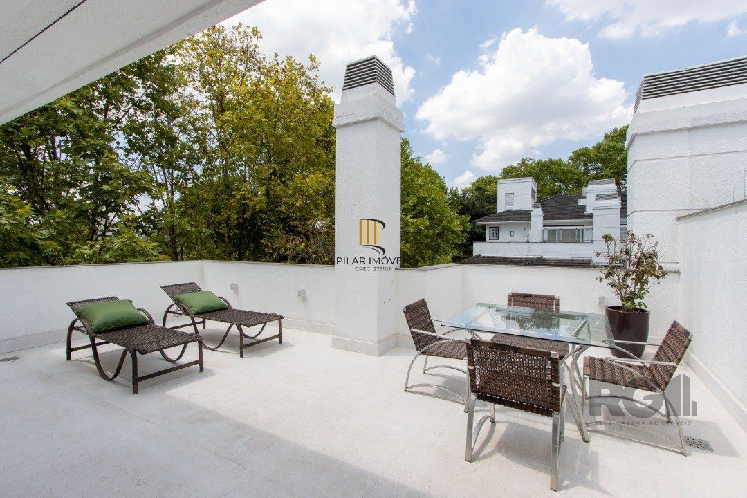 Casa em condominio, mobiliada com 741m² privativos , com 3 suítes- master