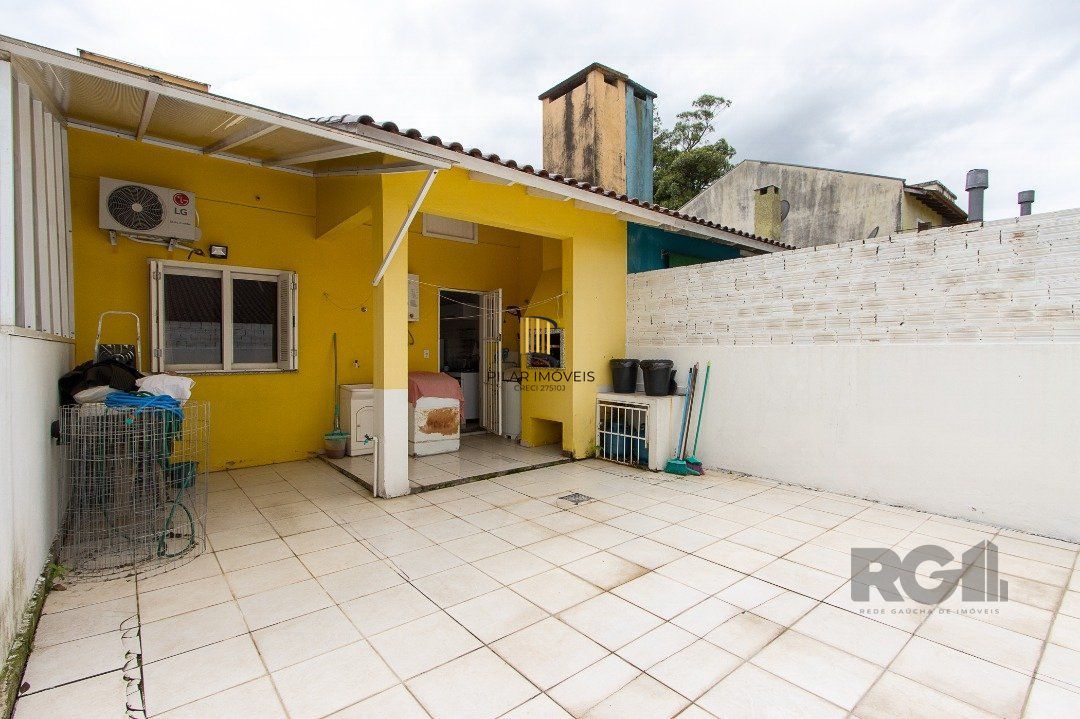 Casa 2 dormitórios no bairro Hípica