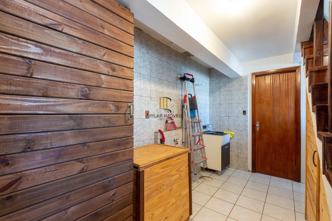 Casa para Venda - 300m², 5 dormitórios, 2 vagas - Cavalhada