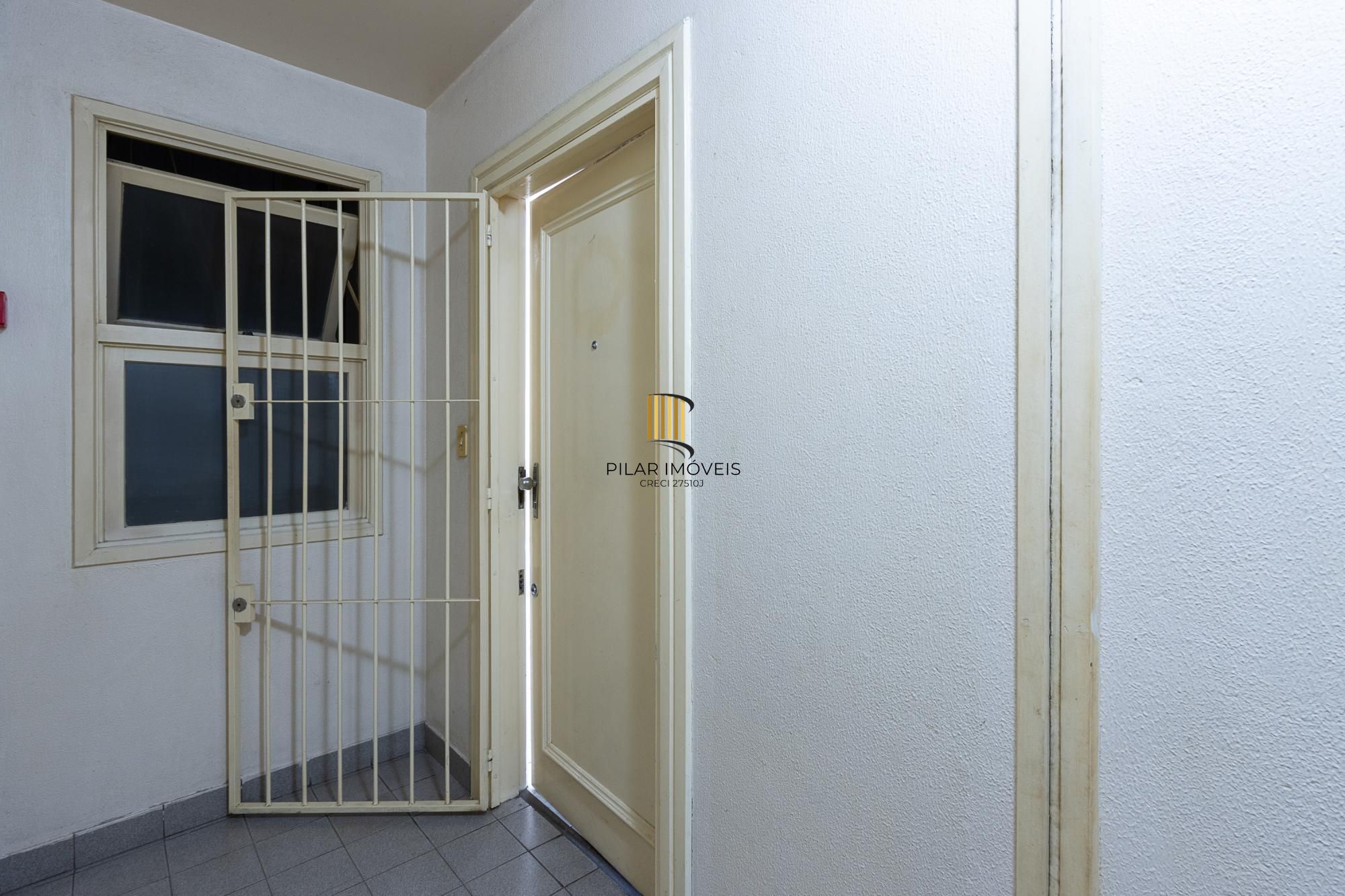 Apartamento, desocupado, 2 dormitórios e vaga escriturada, elevador -Cavalhada