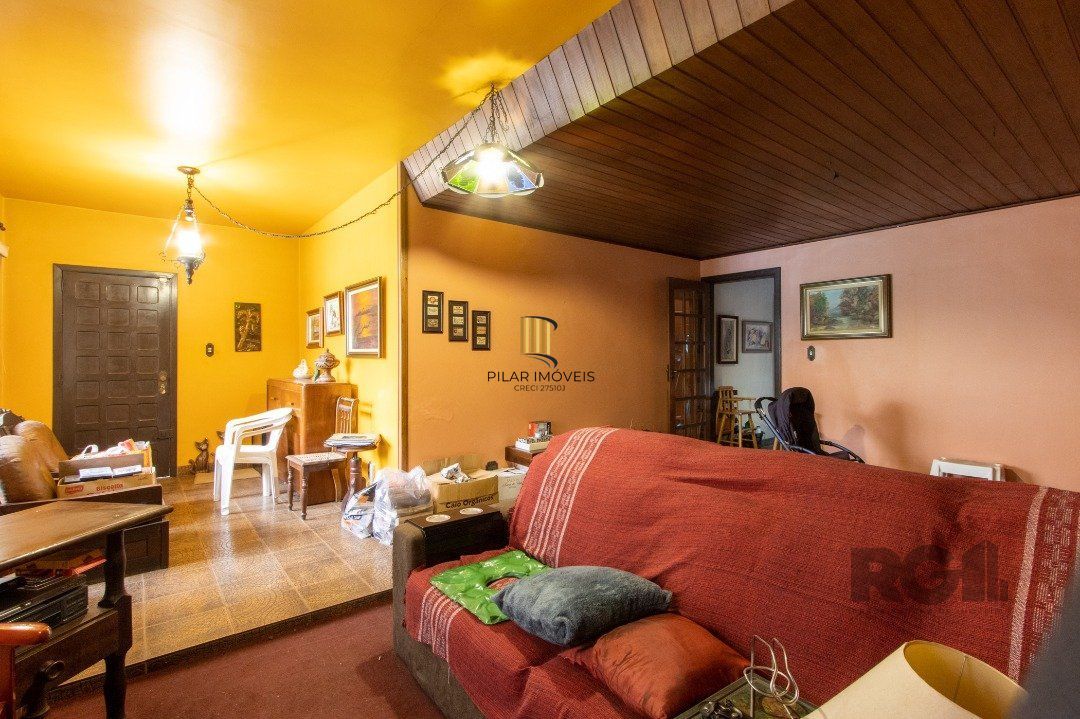 Casa para Venda - 500m², 4 dormitórios, sendo 1 suites, 4 vagas - Coronel Aparício Borges