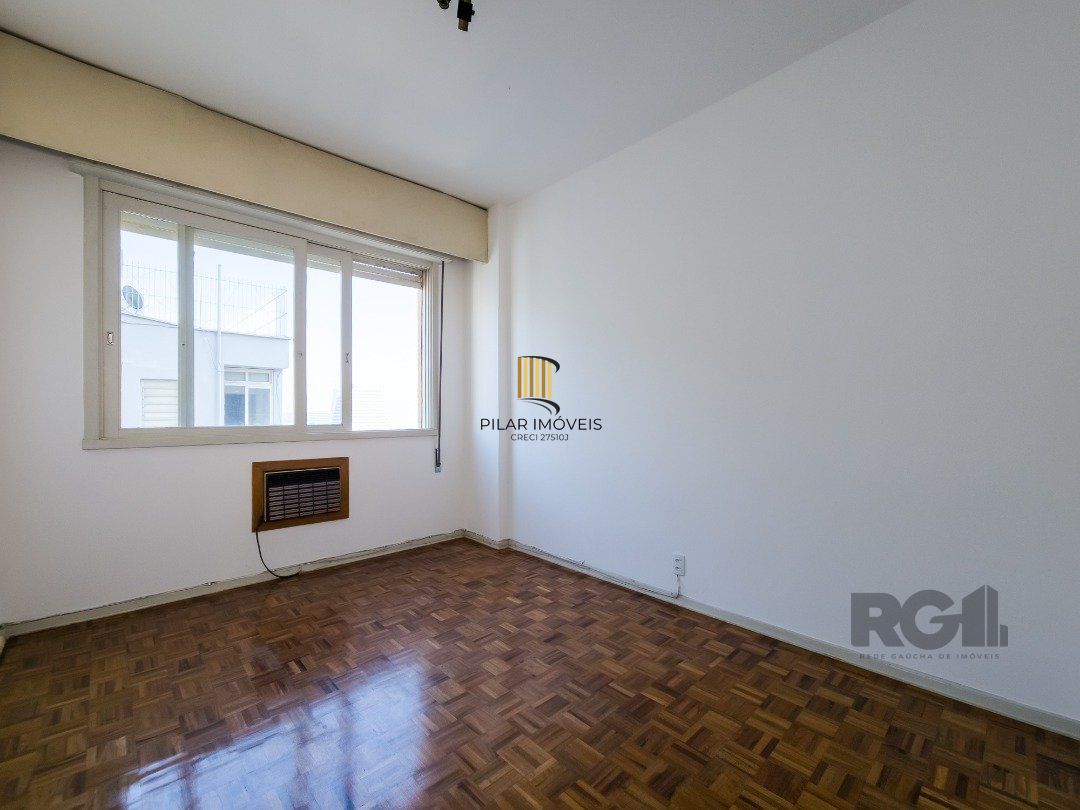 Apartamento, 3 quartos, 1 suite, dependência de empregada, elevador - Centro Histórico - Porto Alegre