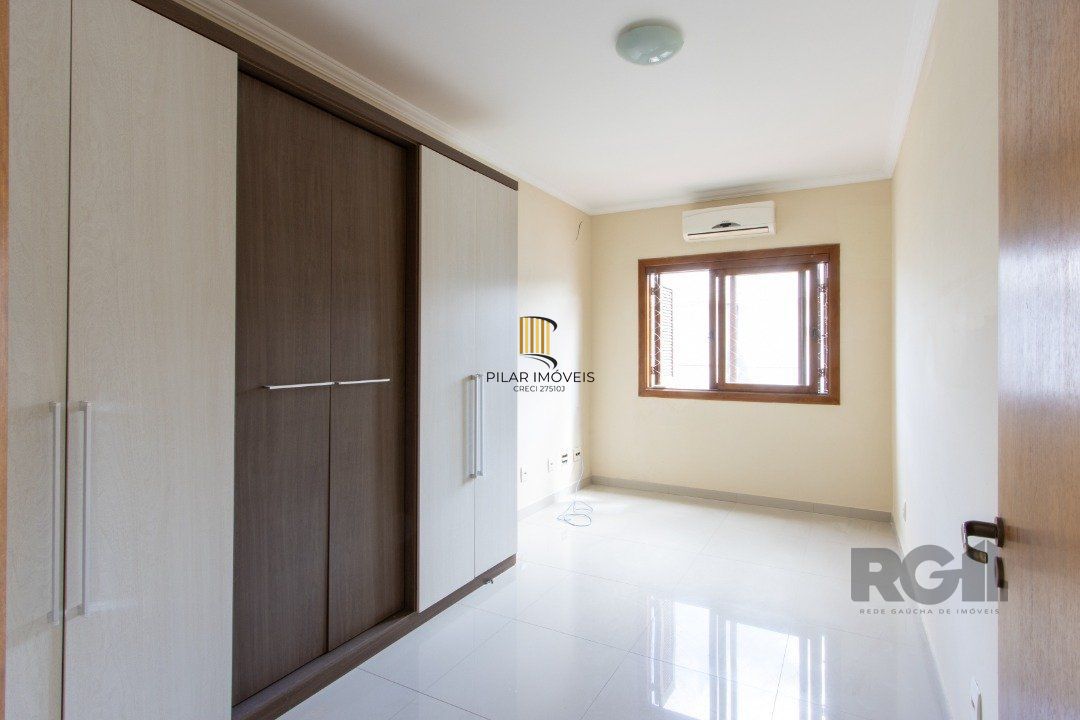Casa 3 dormitórios no bairro Hípica