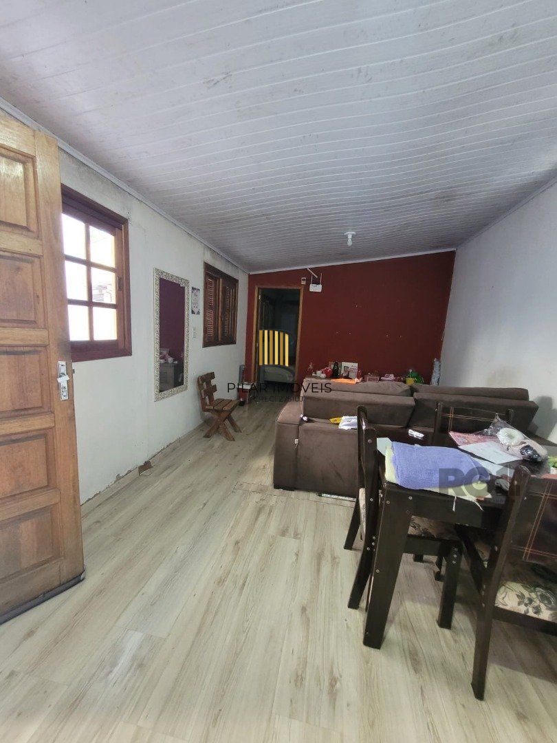 Casa 2 dormitórios no bairro Guarujá