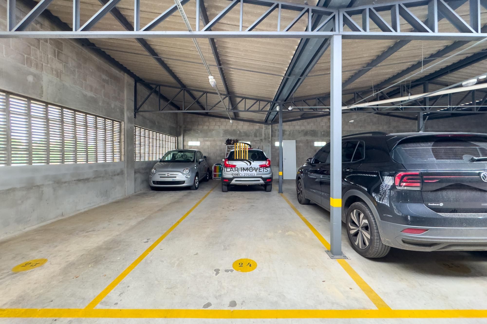 Apartamento 03 Suítes bairro Cristal, 88,97m² de área privativa, semimobiliada e 02 vagas de garagens cobertas.