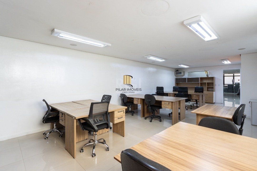 Sala em andar inteiro com 141,77 m2 privativos