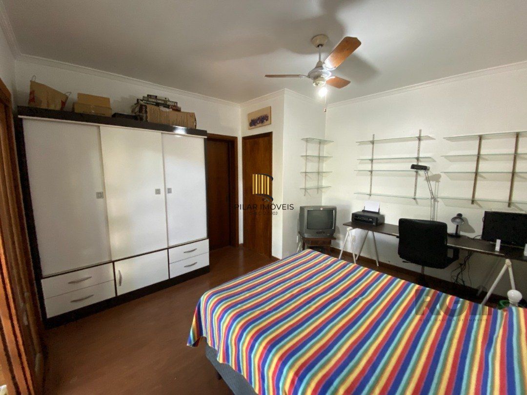 Casa para Venda - 350m², 4 dormitórios, sendo 4 suites, 4 vagas - Tristeza