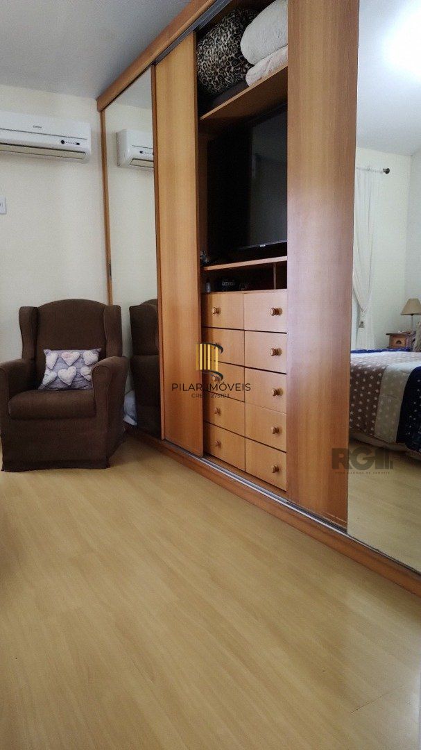 Sobrado em condomínio, 2 quartos, suite americana, churrasqueira, 1 vaga - Bairro Cavalhada