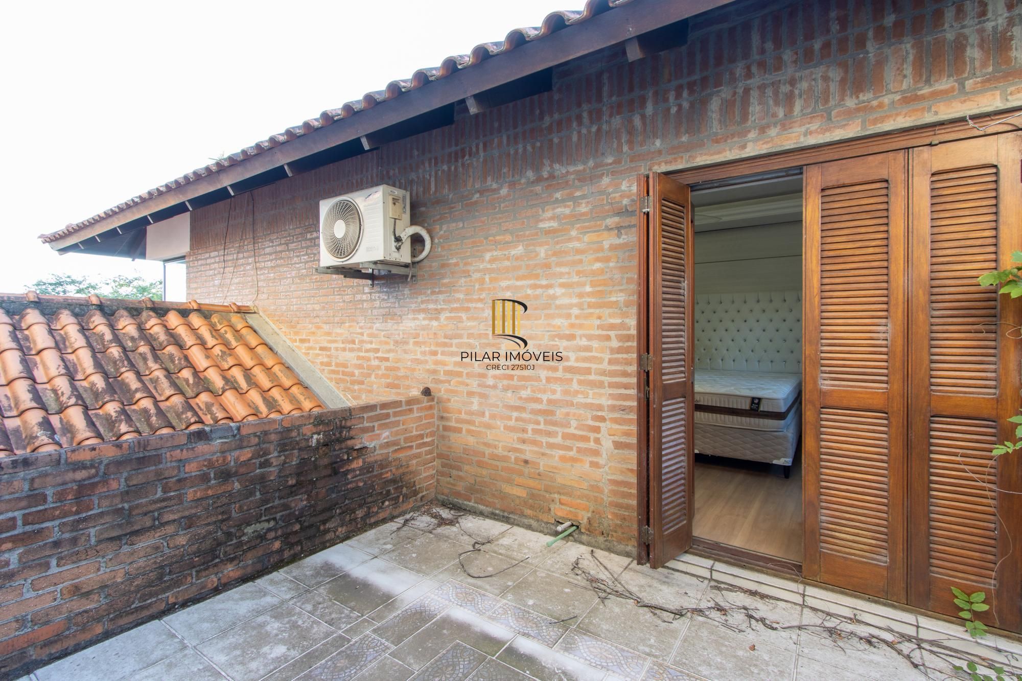 Excelente Casa em Condominio Fechado com 440,60m Dormitórios, sendo 2 Suítess
