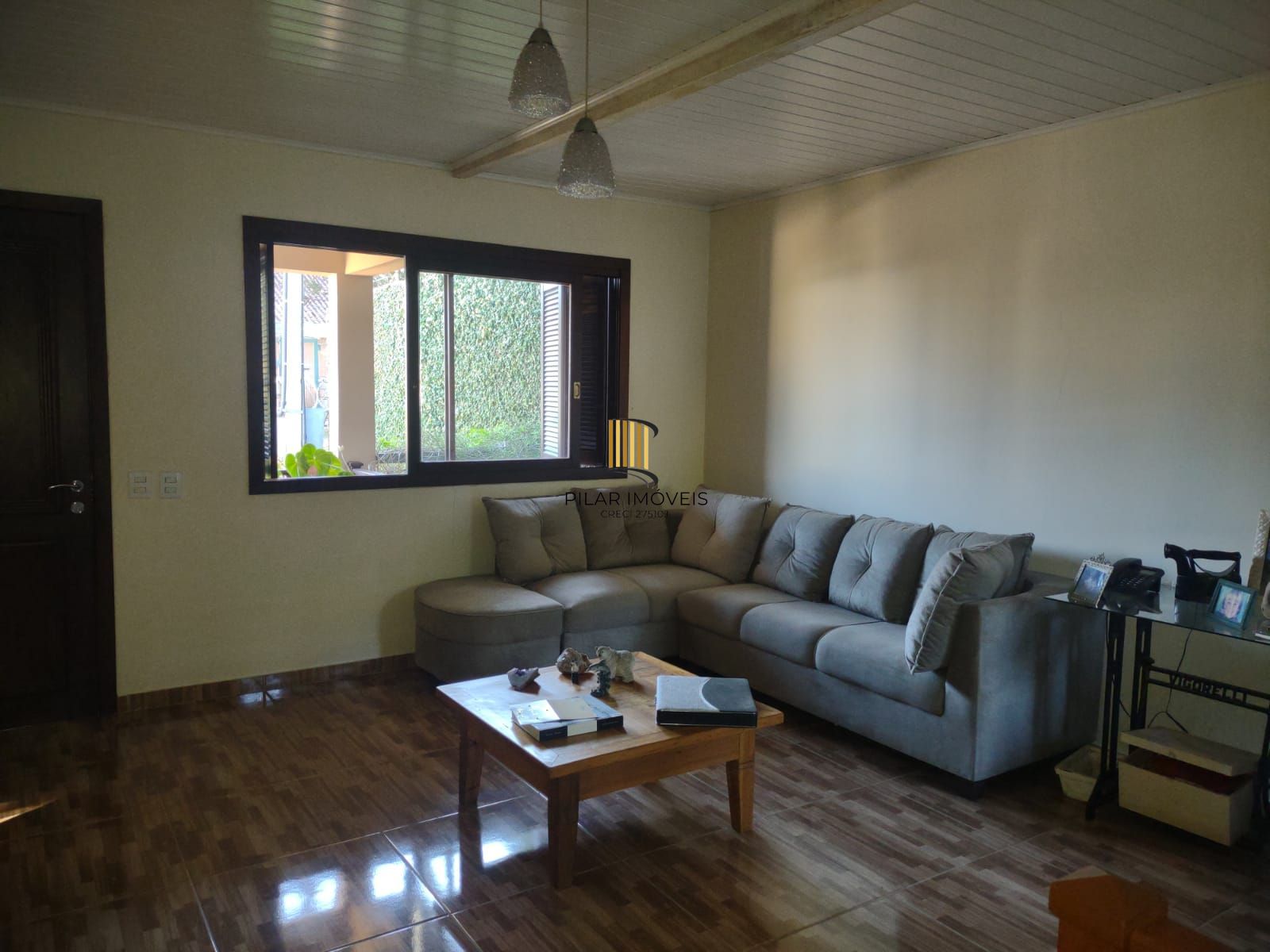 Casa com 4 quartos, suíte, piscina, lareira, churrasqueira em um terreno de 616m².