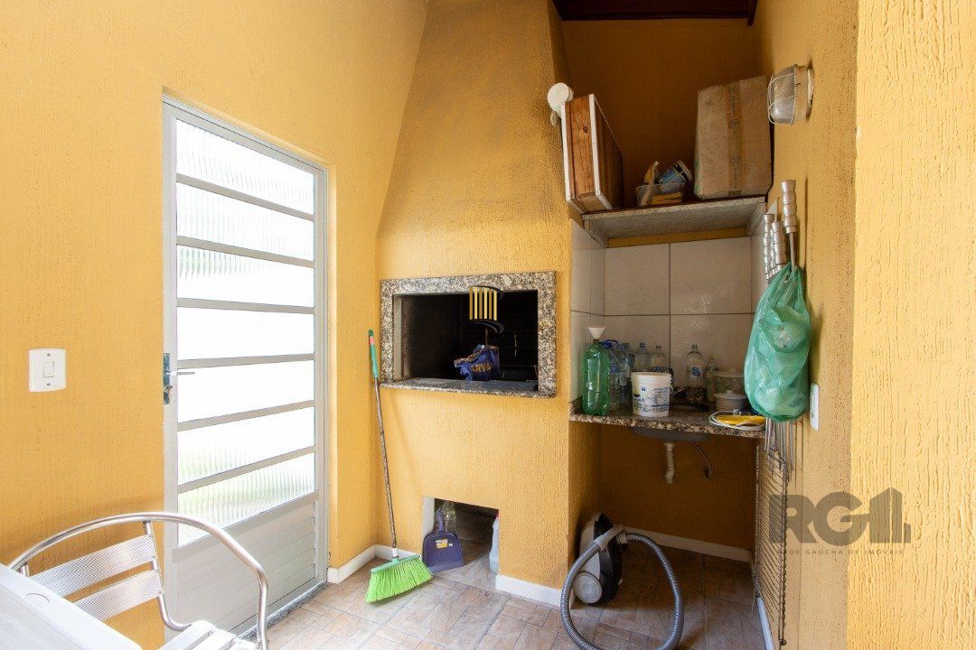 Casa com 3 dormitórios, sendo 1 suíte para venda  no bairro Hípica