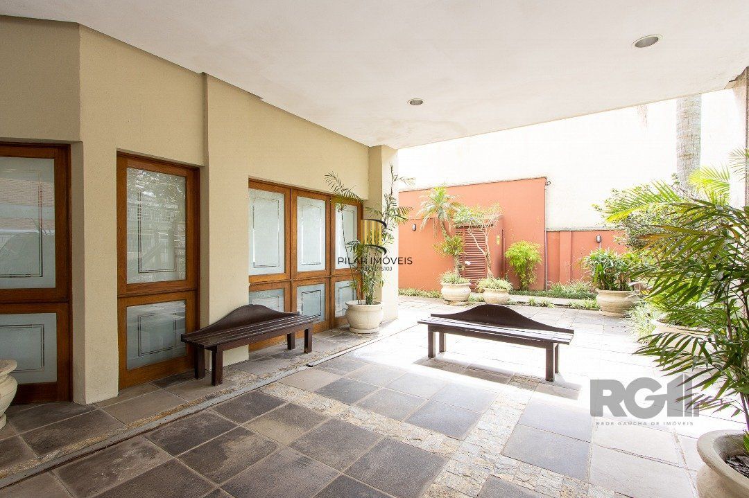 Apartamento 3 quartos, 1 suite, dependência, sacada com churrasqueira, 2 vagas - Bairro Menino Deus
