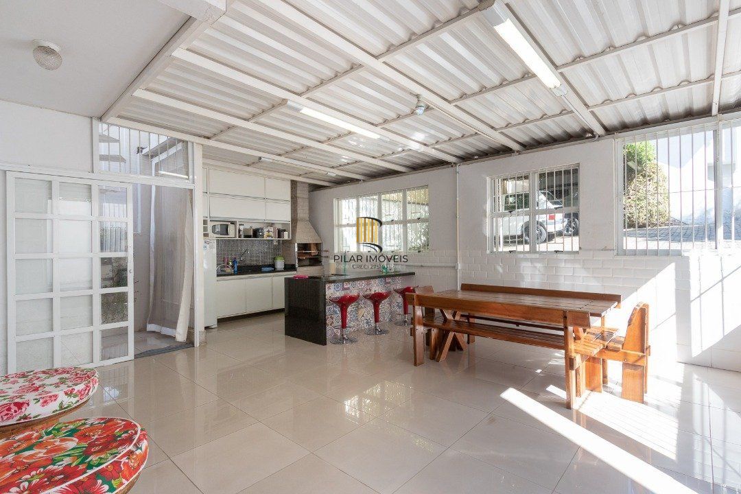 Casa para Venda - 199.62m², 5 dormitórios, 15 vagas - Tristeza