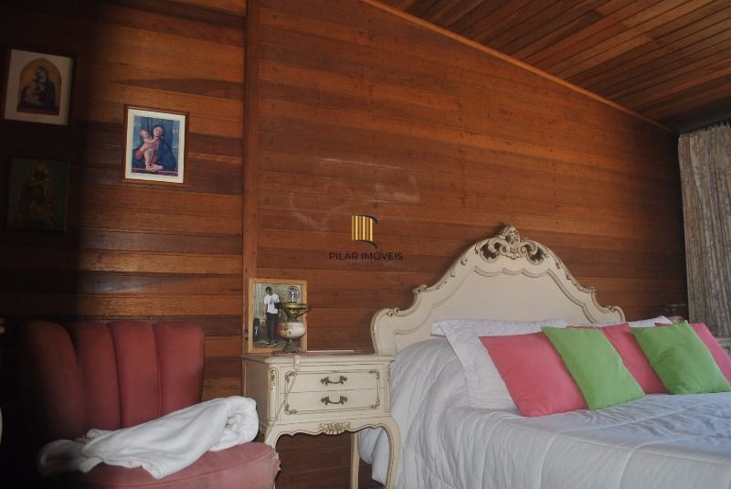 Casa para Venda - 250m², 3 dormitórios, 4 vagas - Serraria