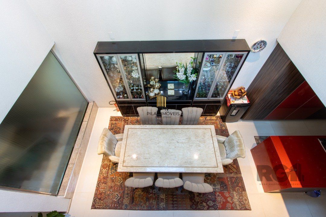Casa com 5 suites com area privativa 714,00