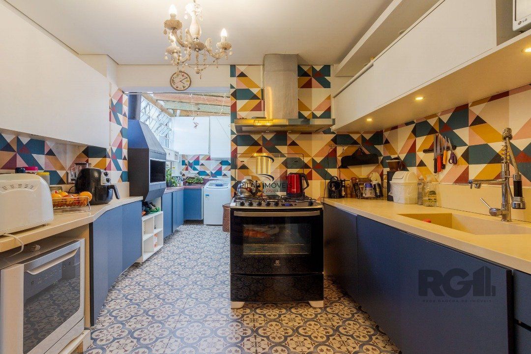 Casa em condomínio, 3 quartos, 1 suite, lareira, churrasqueira, 1 vaga - Bairro Tristeza