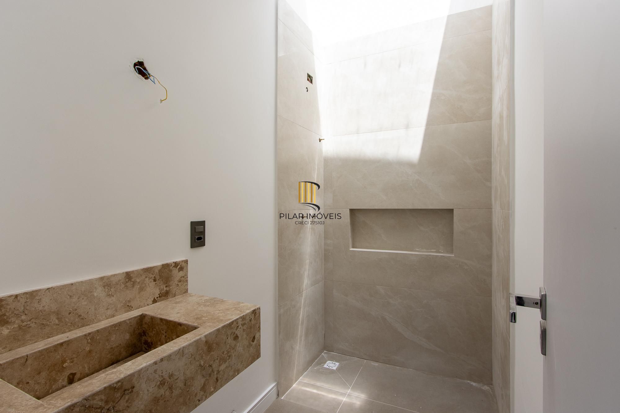 Casa em condomínio com conforto e exclusividade no bairro Tristeza