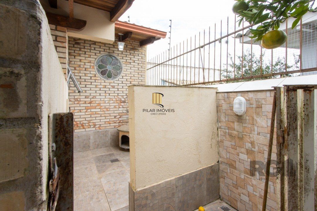 Casa 4 dormitórios no bairro Ipanema