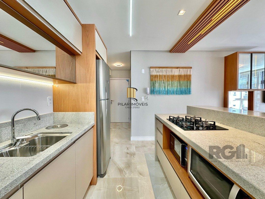 APARTAMENTO À VENDA COM SACADA DE FRENTE