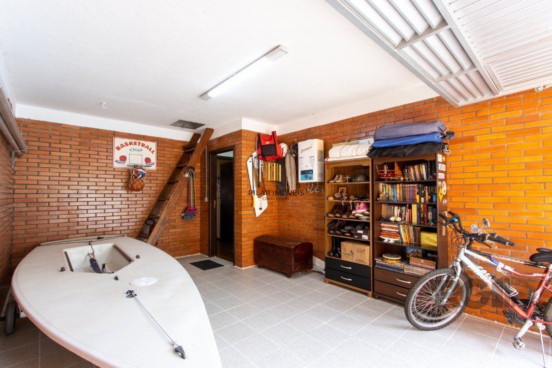 Casa para Venda - 220m², 3 dormitórios, sendo 2 suites, 5 vagas - Espirito Santo