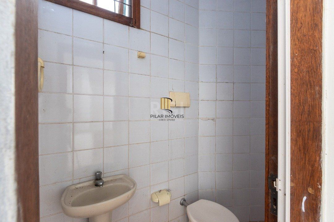 Casa com piscina em localização nobre no bairro Tristeza com vista para Rio Guaíba.