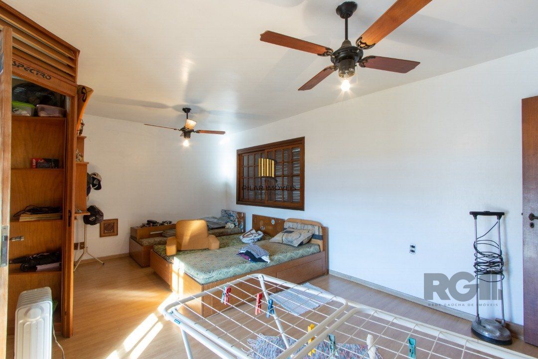 Casa para Venda - 300m², 3 dormitórios, sendo 1 suites, 4 vagas - Tristeza