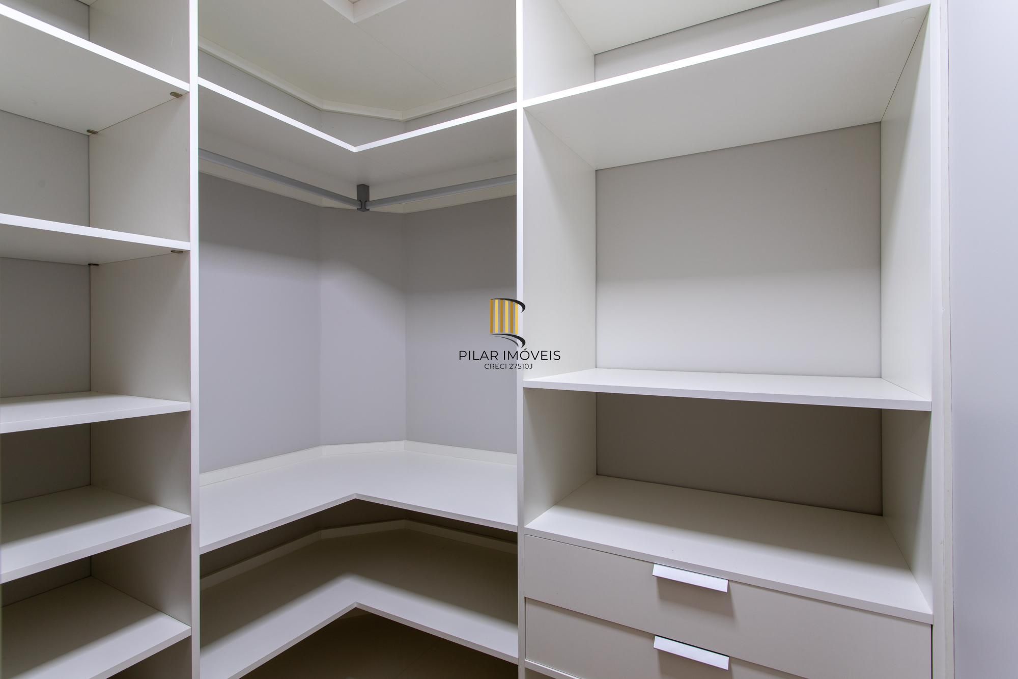 Casa Condominio para Venda - 300m², 3 dormitórios, sendo 3 suites, 2 vagas - Alphaville