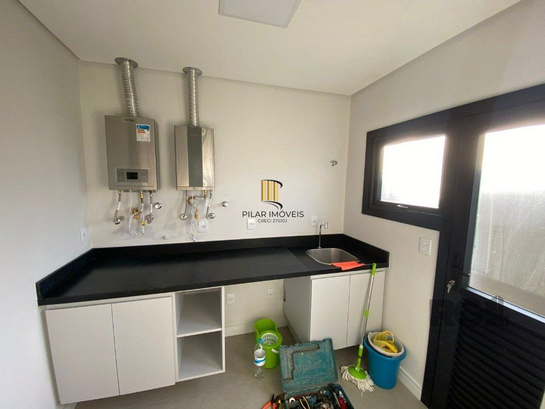 Sobrado Novo em Condomínio Fechado com 4 suítes e 238m² privativos