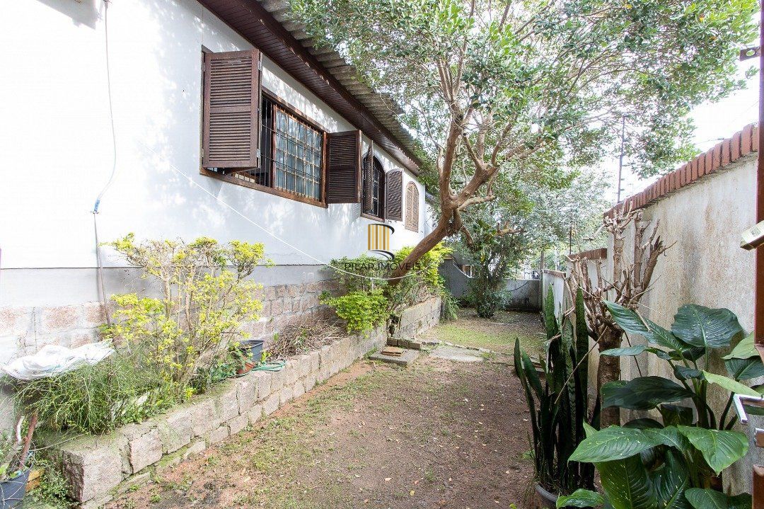Casa 4 Dormitório(s) Bairro Nonoai