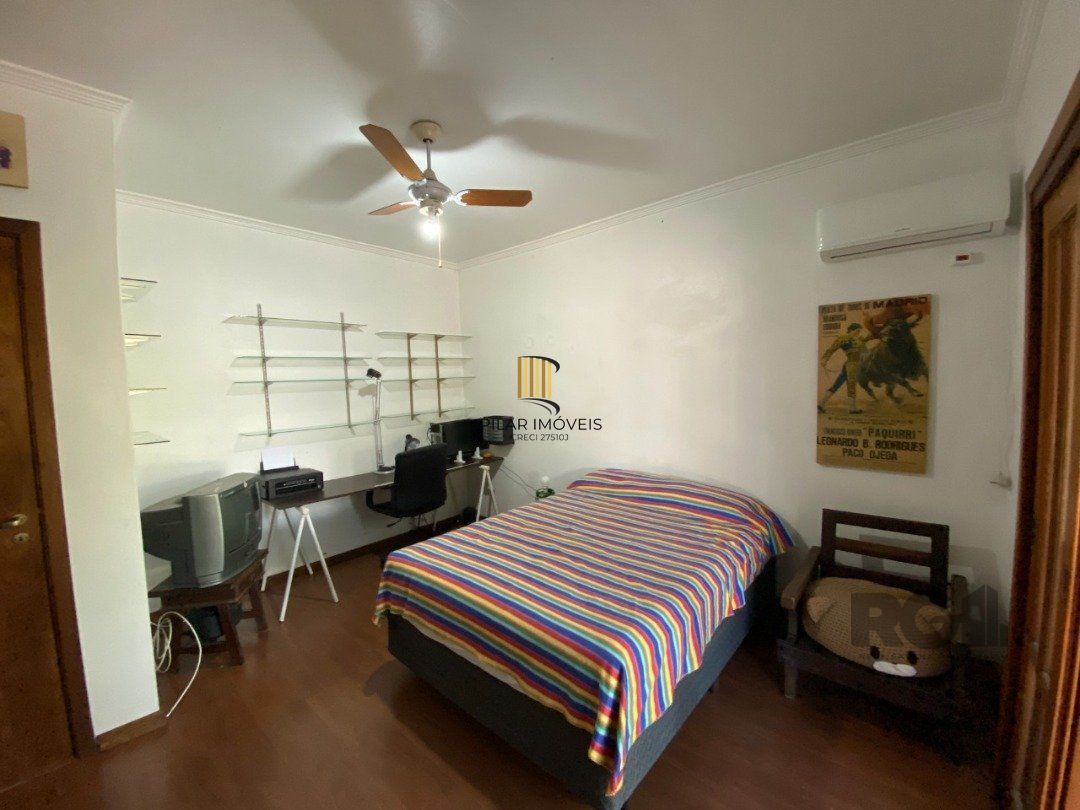 Casa para Venda - 350m², 4 dormitórios, sendo 4 suites, 4 vagas - Tristeza