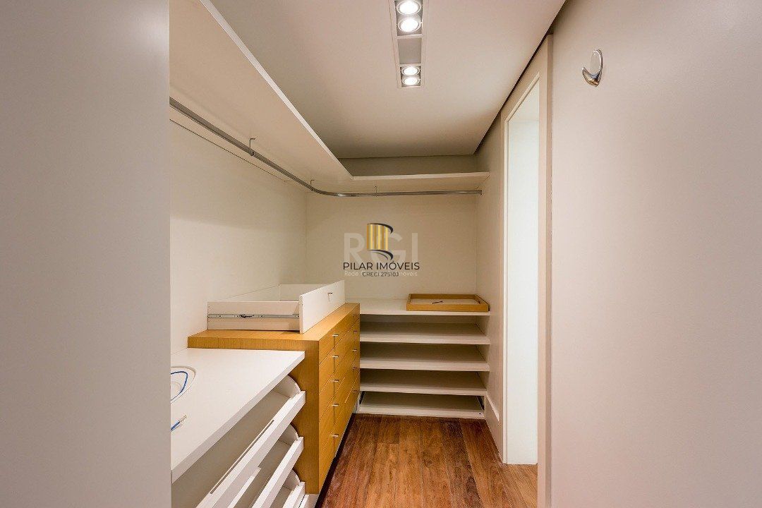 Casa Condominio para Venda - 664m², 4 dormitórios, sendo 4 suites, 4 vagas - Terra Ville
