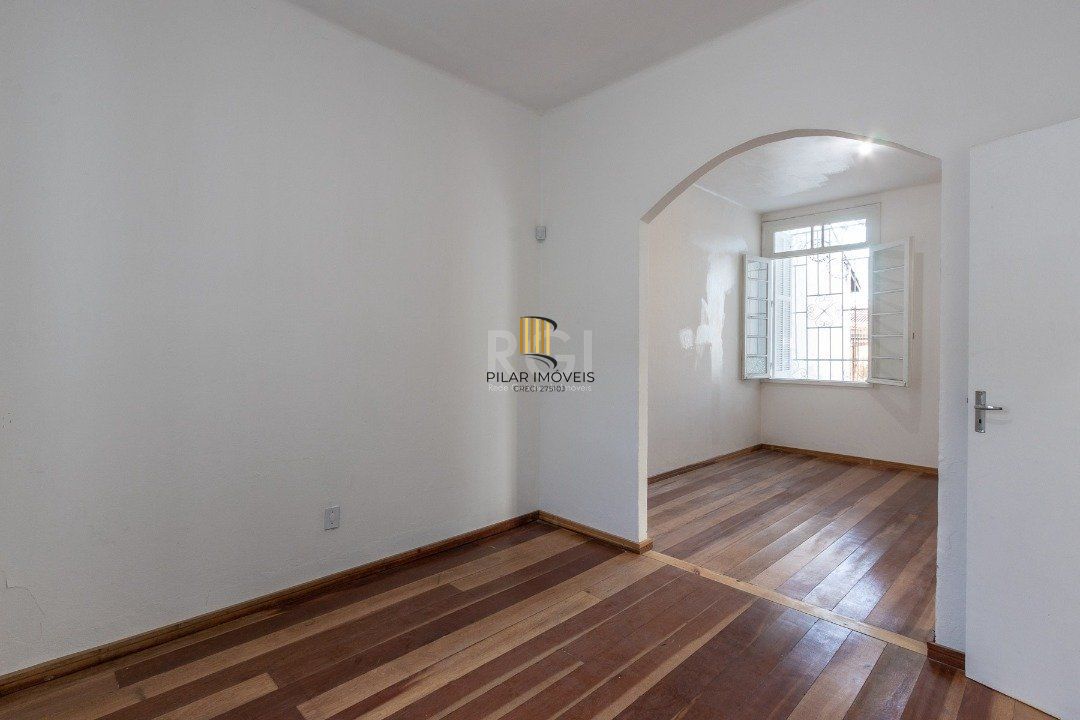 Casa para Venda - 180.2m², 3 dormitórios, 3 vagas - Medianeira