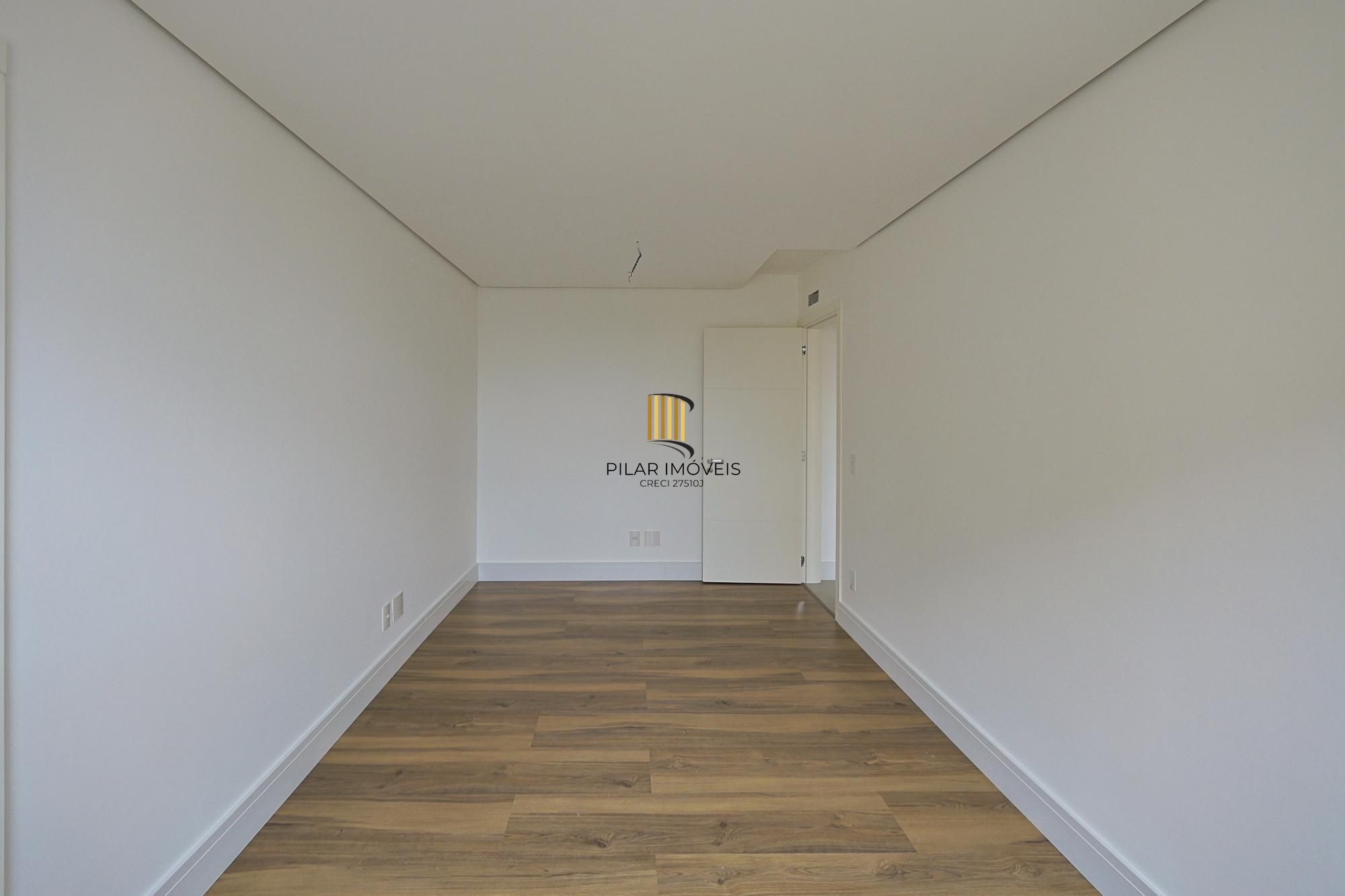 Apartamento com 217m² e 3 dormitórios no bairro Tristeza em PORTO ALEGRE para Comprar