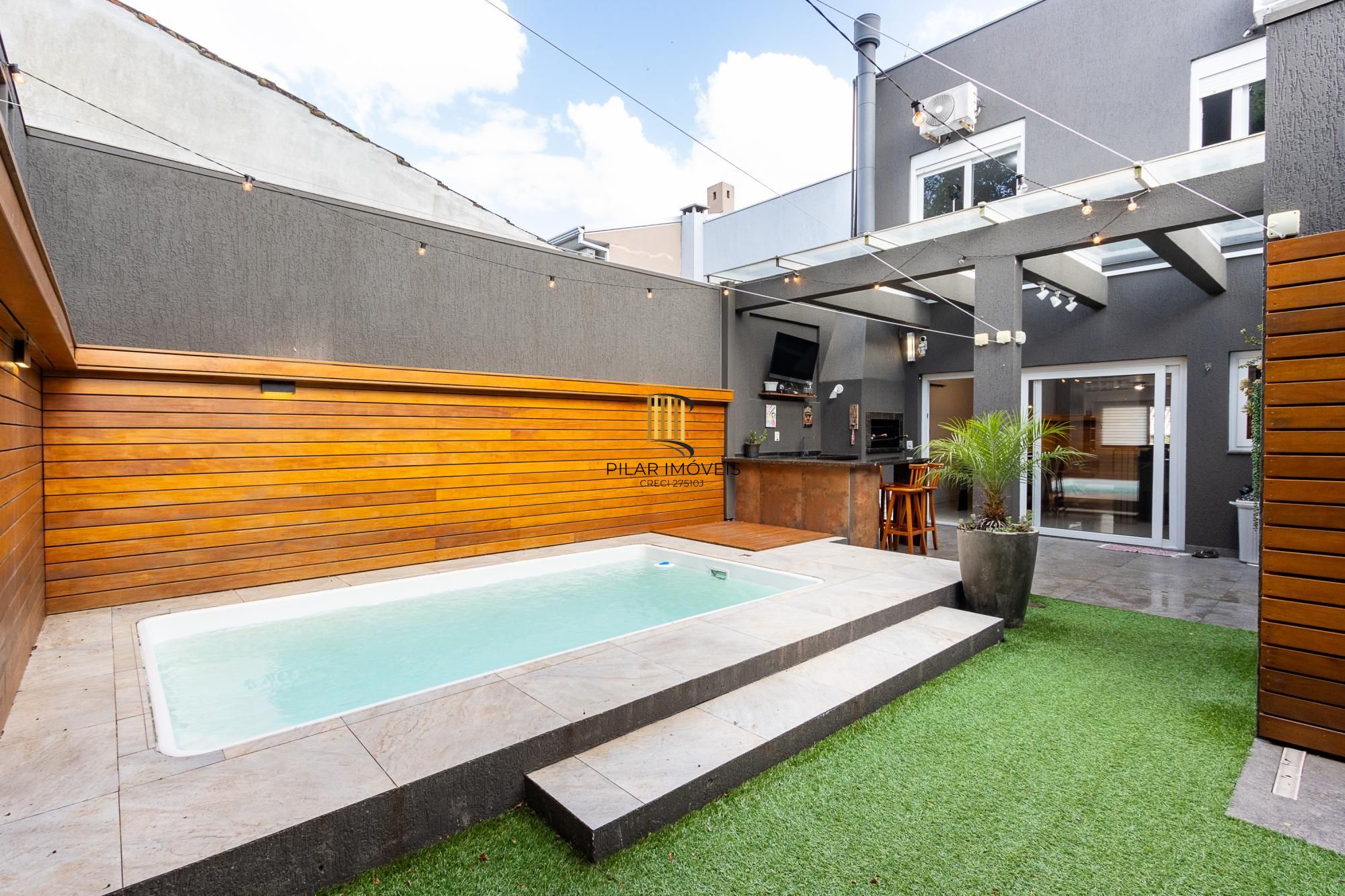 Casa 3 dormitórios no bairro Hípica