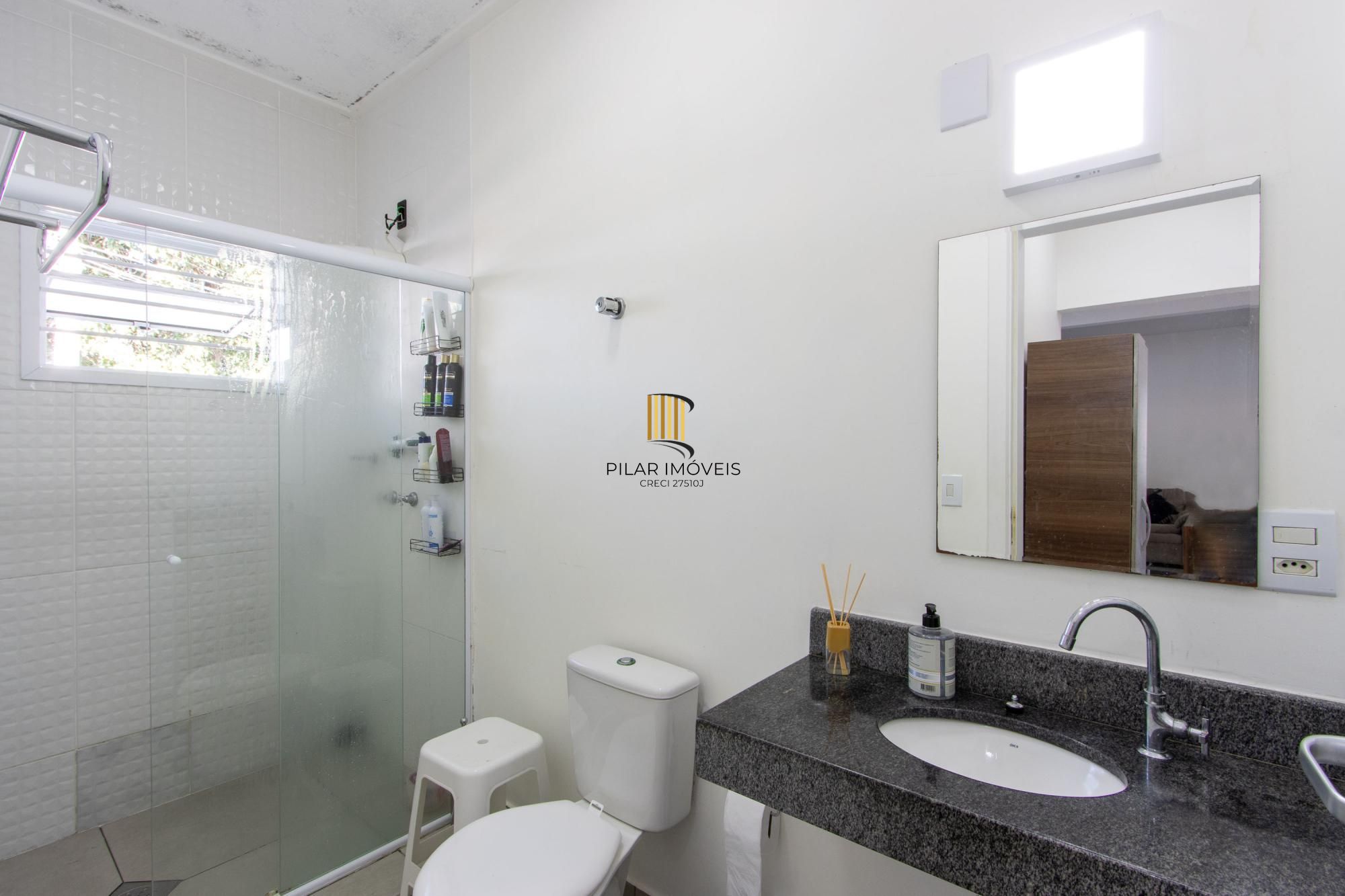 Casa 3 Dormitórios no Bairro Tristeza com 2 Vagas de Garagem