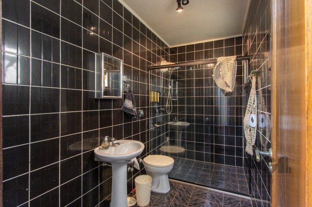Casa para Venda - 500m², 4 dormitórios, sendo 1 suites, 4 vagas - Coronel Aparício Borges