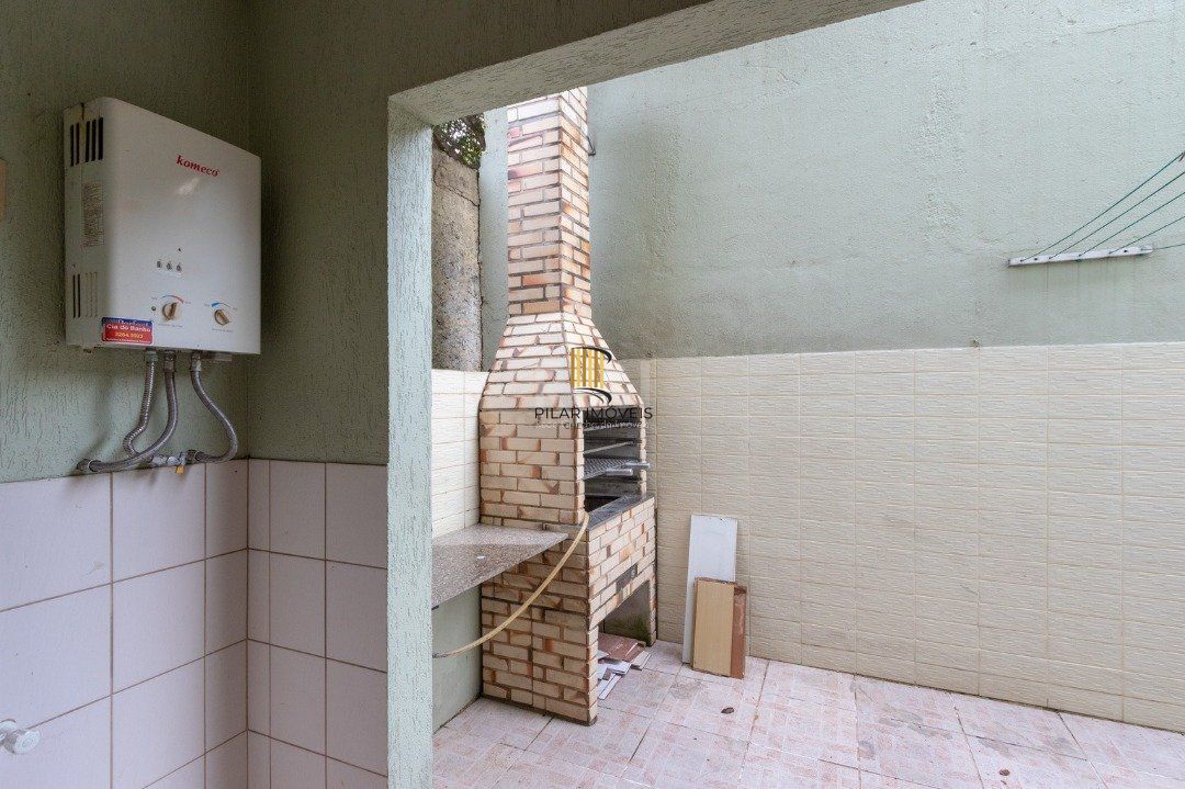Casa de Condomínio 3 dormitórios no bairro Camaquã