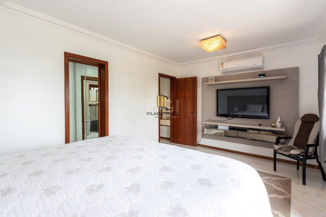 Casa para Venda - 293.76m², 3 dormitórios, sendo 1 suites, 6 vagas - Guarujá