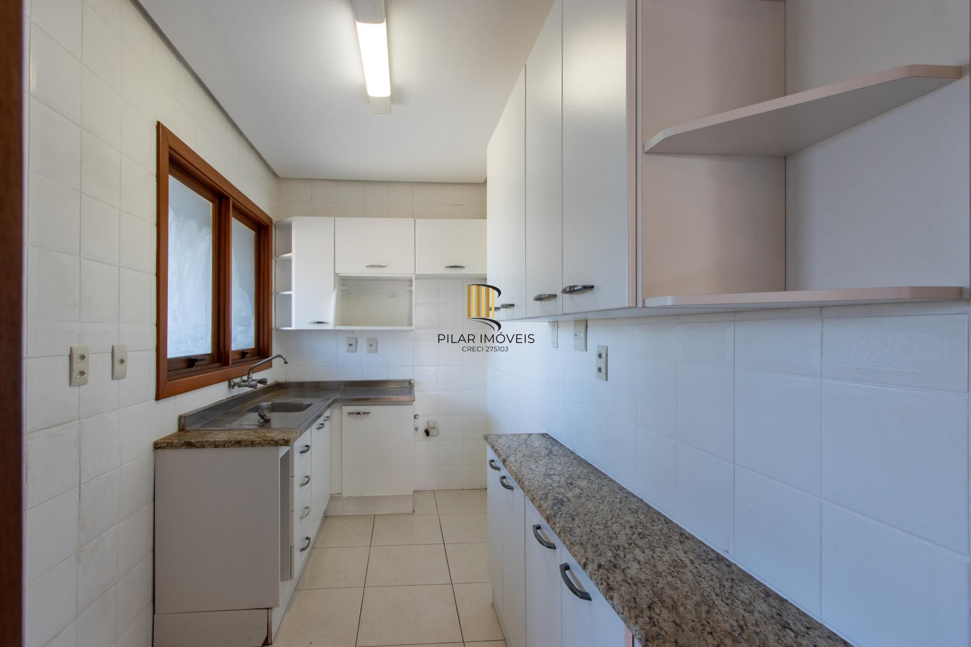 COBERTURA 2 QUARTOS, 2 VAGAS INDIVIDUAIS ESCRITURADAS, ELEVADOR - BAIRRO SANTO ANTONIO