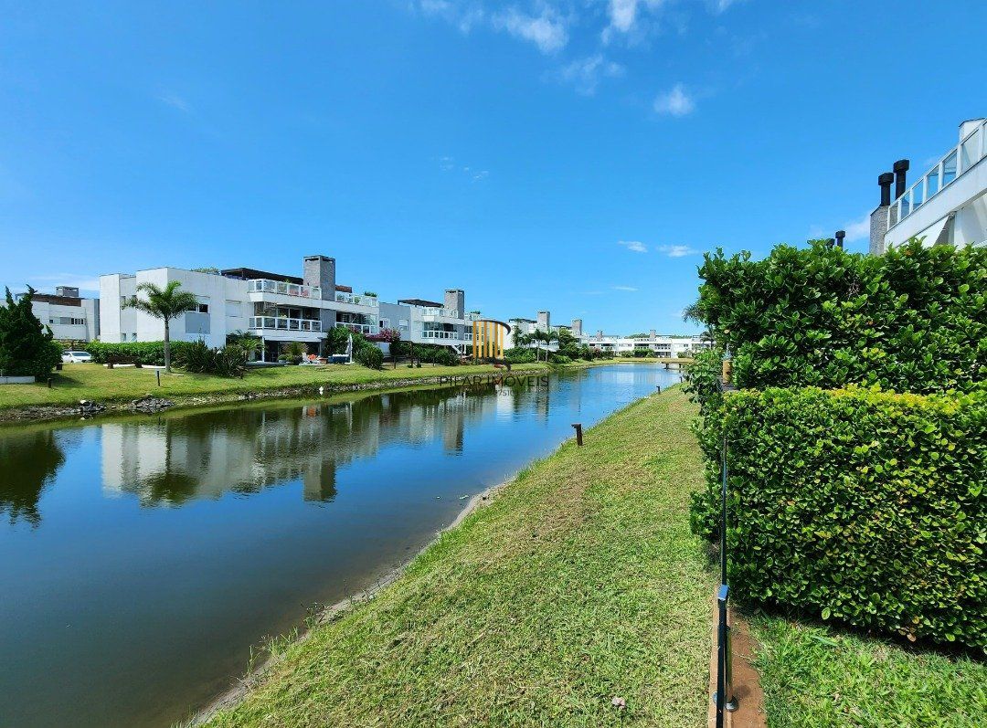 Apartamento Garden no Rossi Atlântida, Beira Lago com 2 quartos e 131m² privativos com 2 vagas de garagem.