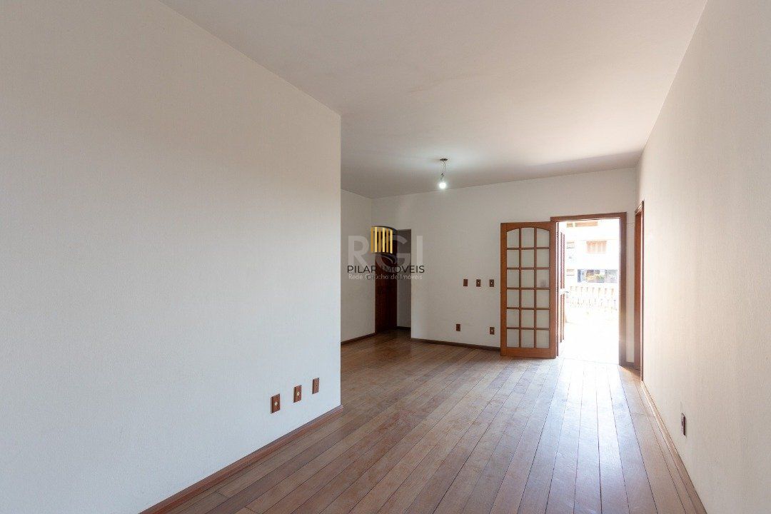 Casa para Venda - 460m², 4 dormitórios, sendo 1 suites, 4 vagas - Cristal