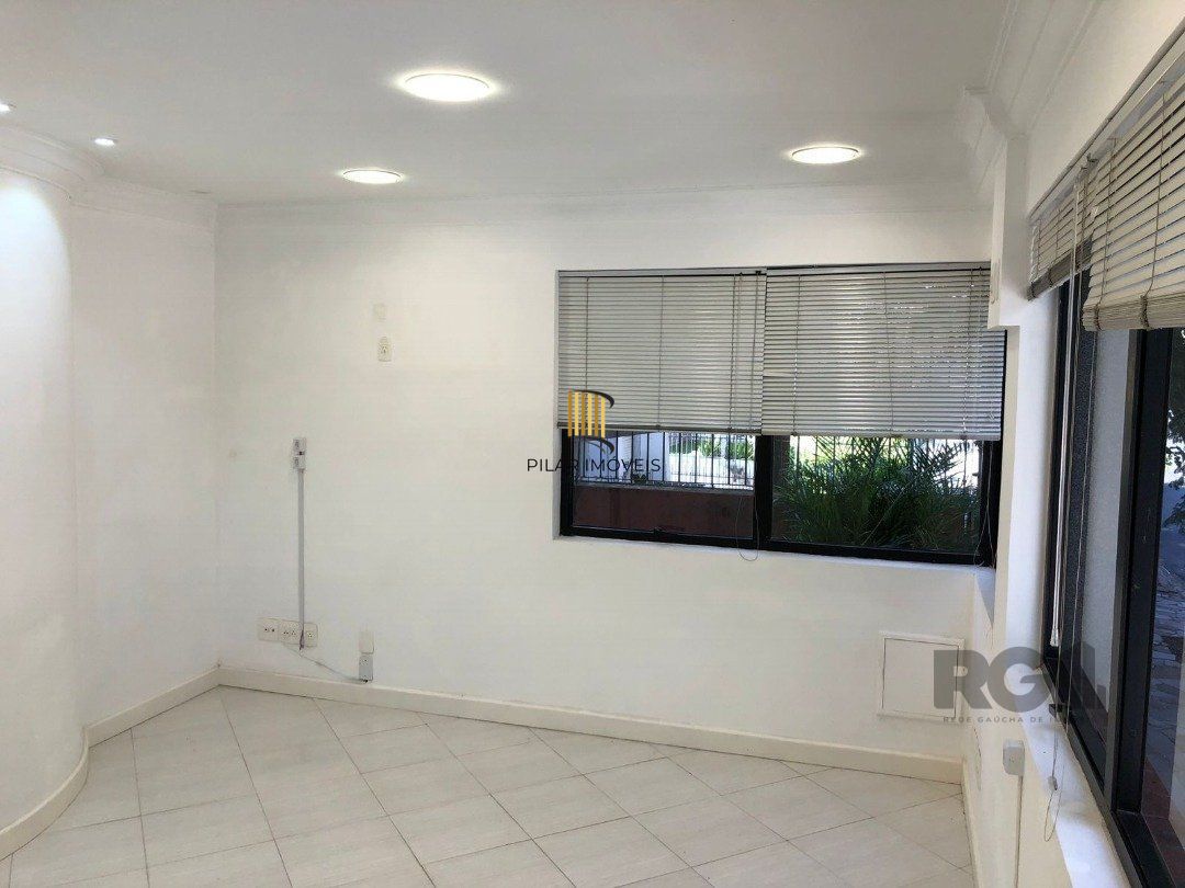Excelente sala comercial. 2 salas muito espaçosas e uma meno