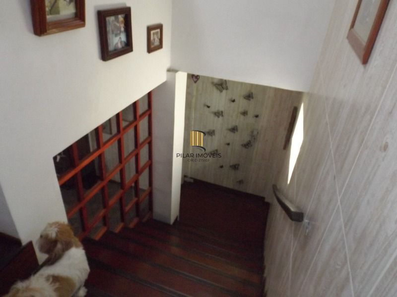 Casa para Venda - 250m², 3 dormitórios, sendo 3 suites, 7 vagas - Medianeira
