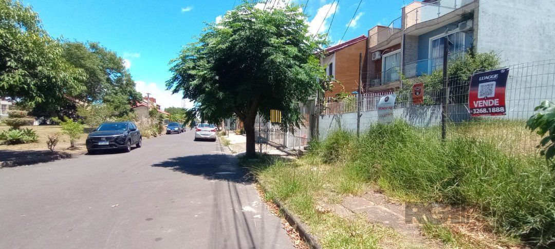 Terreno plano, medindo 207,50. 8,30x25,00.