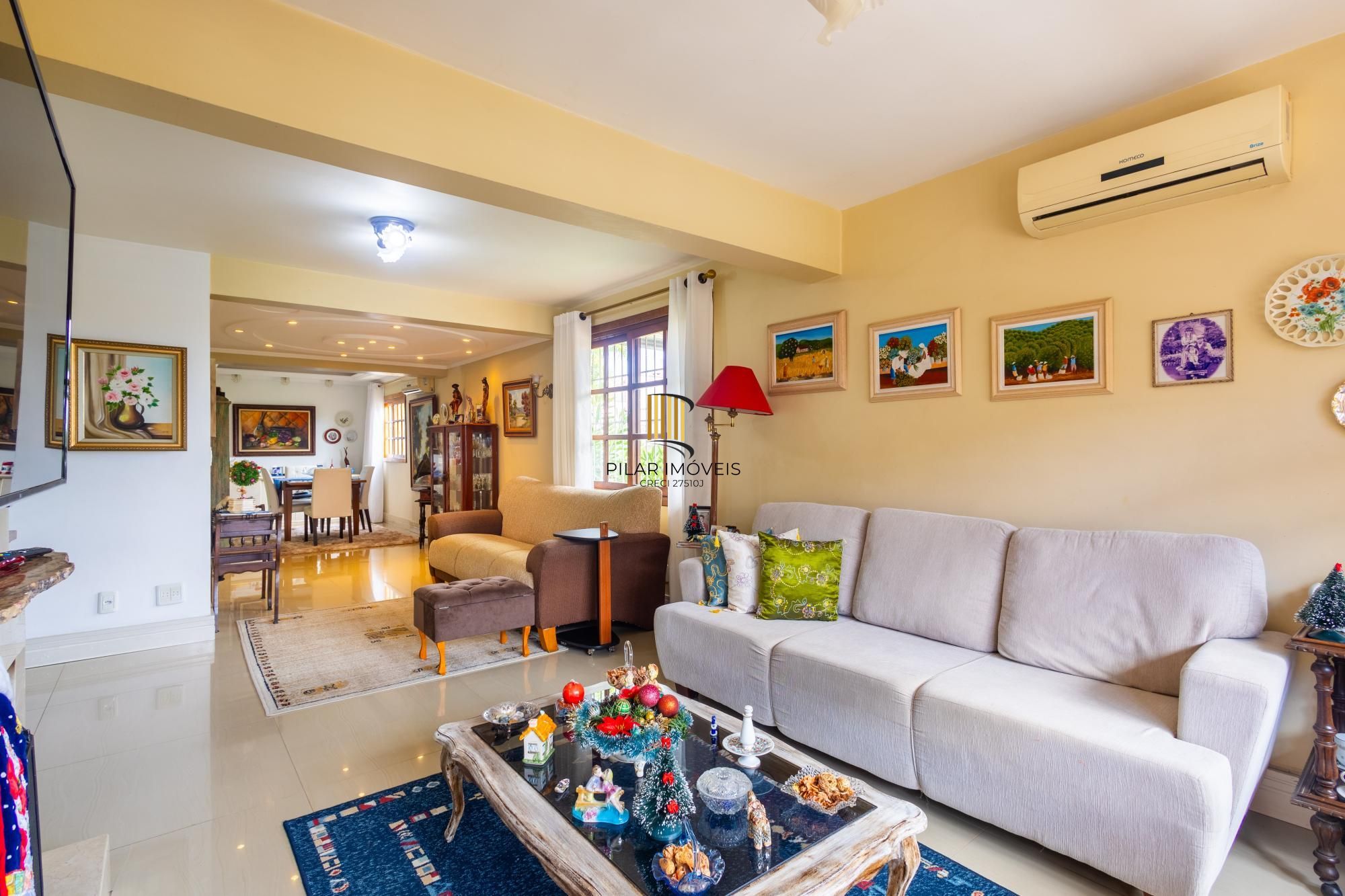 Casa em condomínio bairro Tristeza, com 185m² privativos.