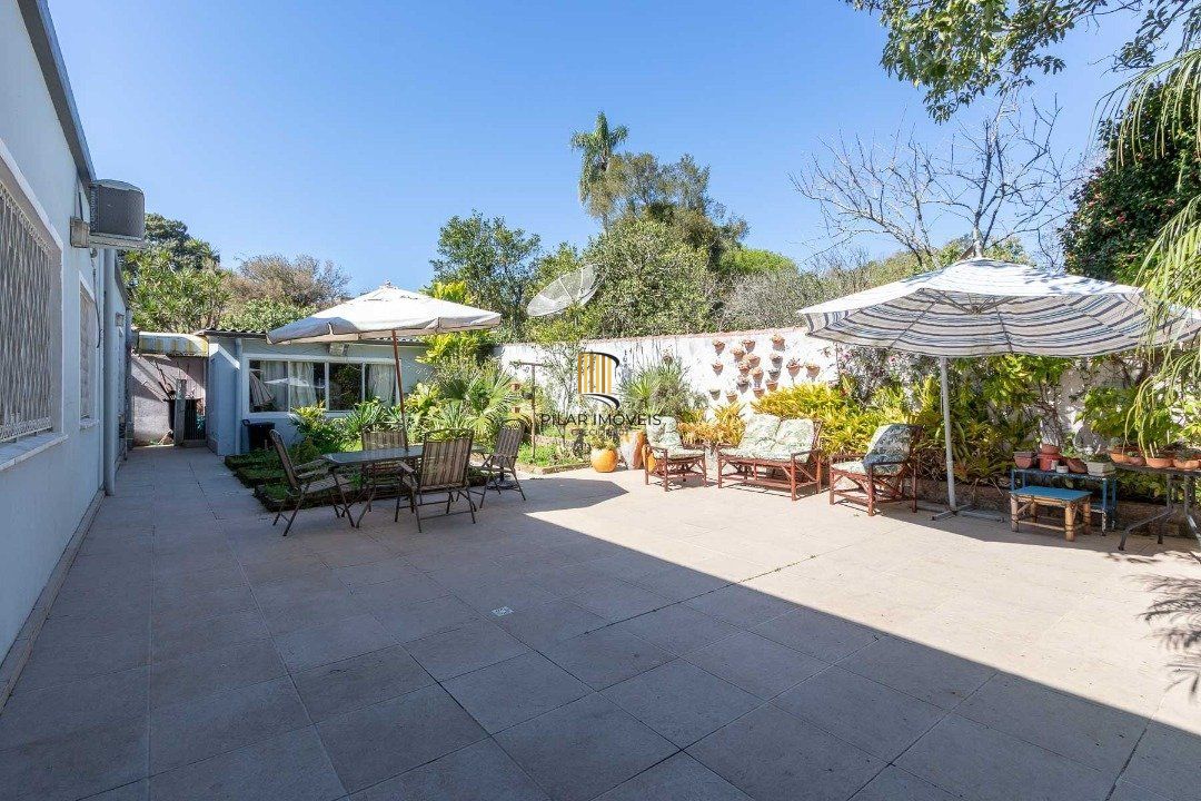 Casa para Venda - 250m², 3 dormitórios, sendo 1 suites, 3 vagas - Tristeza