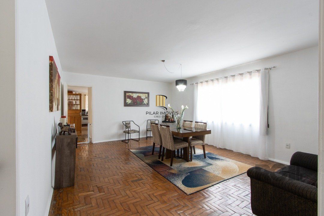 Casa 7 dormitórios no bairro Camaquã